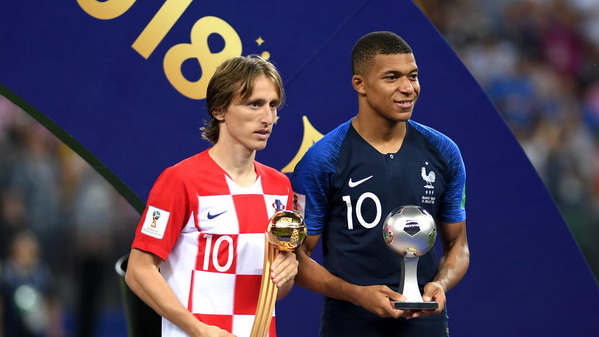 3-France_Kylian_Mbappe_Croatia_Luka_Modric_Maglia_maglie_calcio_Mondiali_2018_2019.JPG